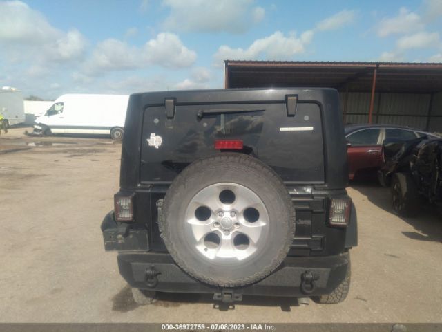 1C4BJWEG3EL257335 Jeep Wrangler Unlimited Sahara