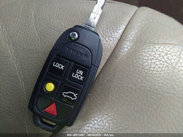 2004 VOLVO V70 XC70 VIN: YV1SZ59H241149699