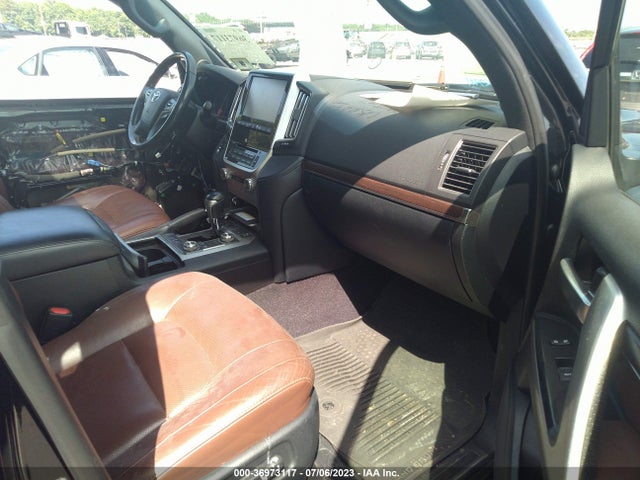 2016 Toyota Land Cruiser, VIN: JTMCY7AJ6G4046425