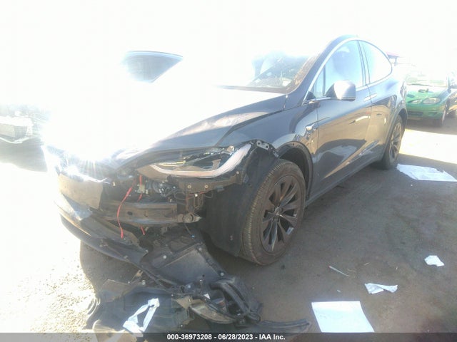 Tesla Model X P100d 2018 5YJXCBE22JF140937 Image 2