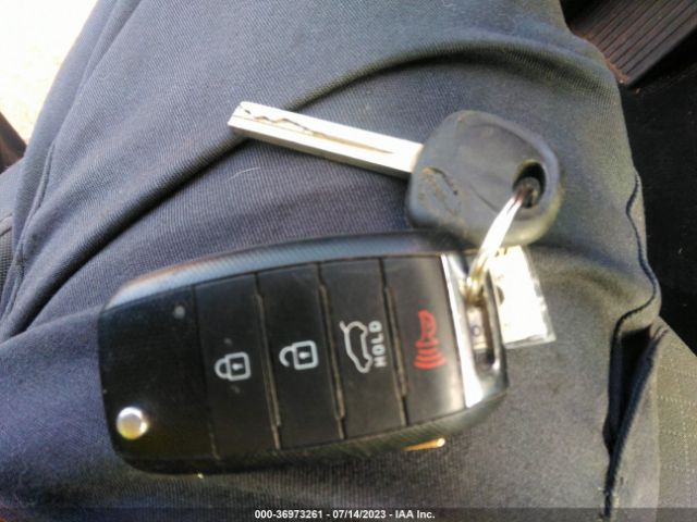 5XYPG4A58HG195847 KIA Sorento Lx V6