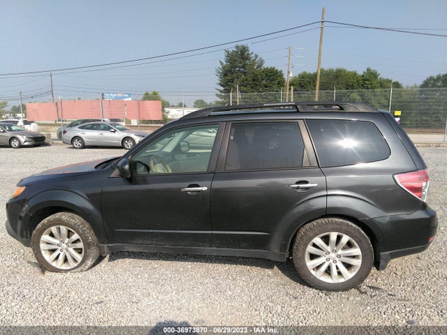 36973870 :رقم المزاد ، JF2SHADC2DH441892 vin ، 2013 Subaru Forester 2.5x Premium مزاد بيع