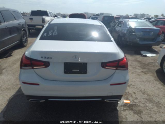 W1K3G4EB1NJ355857 Mercedes-Benz A-class A 220