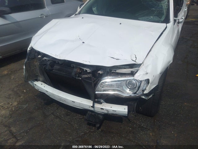 2C3CCAAG4JH320493 Chrysler 300 Touring
