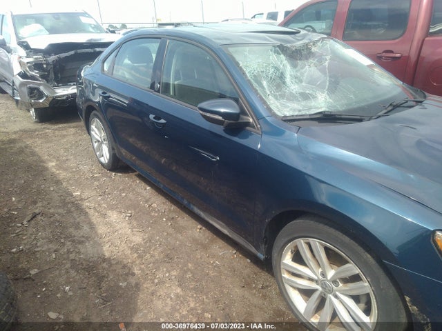1VWLA7A39KC014585 Volkswagen Passat 2.0t Wolfsburg Edition