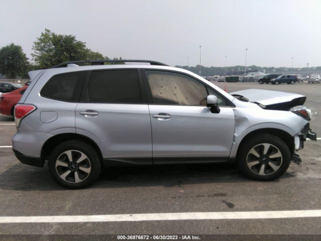 JF2SJAEC8HH485369 Subaru Forester Premium