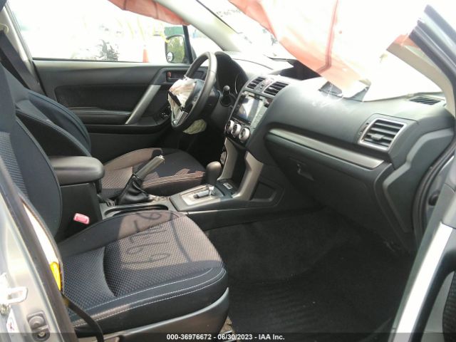 JF2SJAEC8HH485369 Subaru Forester Premium