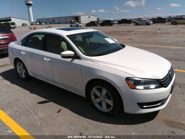 2013 VOLKSWAGEN PASSAT SE W/SUNROOF & NAV VIN: 1VWBP7A37DC061885