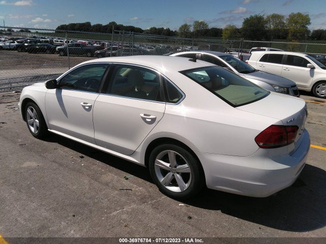 2013 VOLKSWAGEN PASSAT SE W/SUNROOF & NAV VIN: 1VWBP7A37DC061885