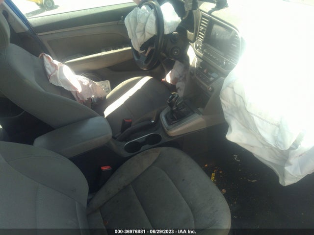 Hyundai ELANTRA SEL 2018 5NPD84LF2JH304968 Image 10