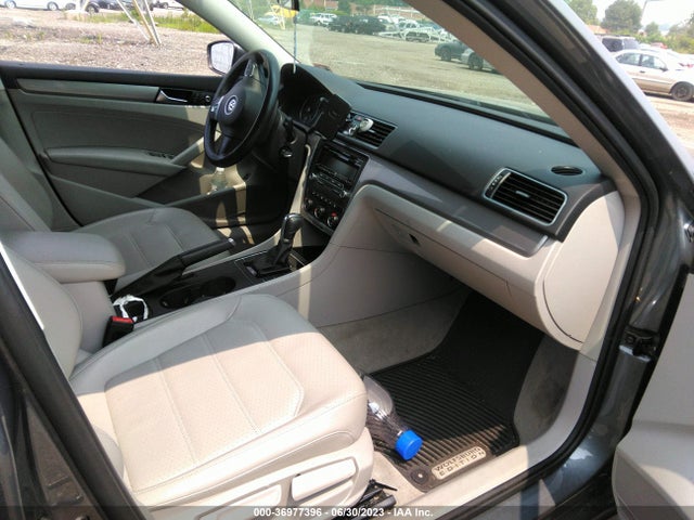 1VWAT7A31EC102360 Volkswagen Passat Wolfsburg Ed
