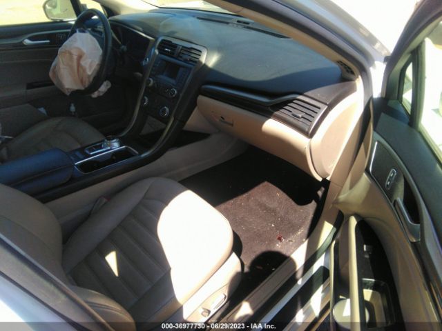 3FA6P0HD0HR132433 Ford FUSION SE