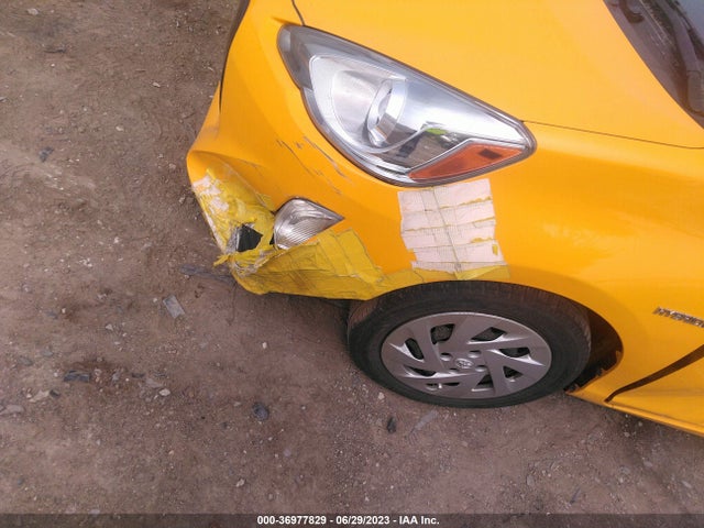 Toyota Prius C One/two/three/four 2016 JTDKDTB30G1132587 Image 12
