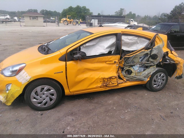Toyota Prius C One/two/three/four 2016 JTDKDTB30G1132587 Image 6