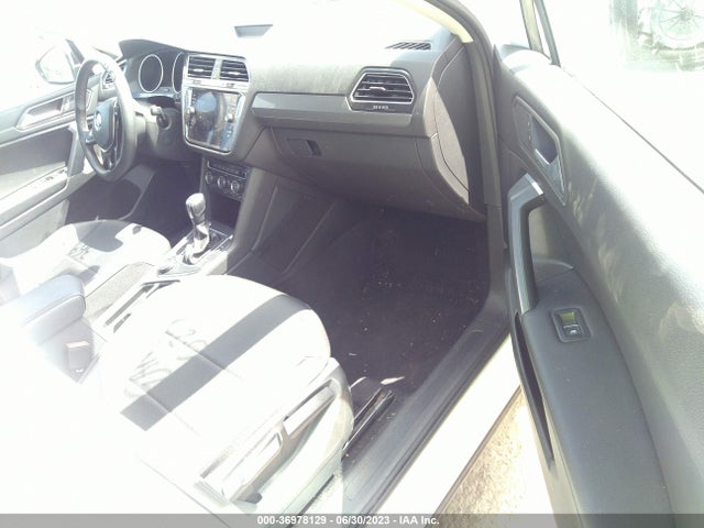 3VV2B7AX5MM012057 Volkswagen Tiguan Se/se R-line Black/sel
