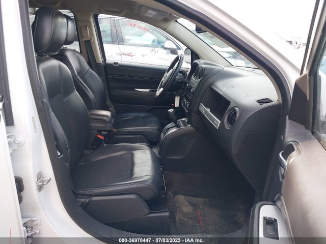 1C4NJDEB1GD594184 Jeep Compass Latitude