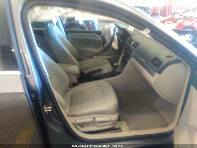 1VWAT7A30FC117790 Volkswagen Passat 1.8t Limited Edition