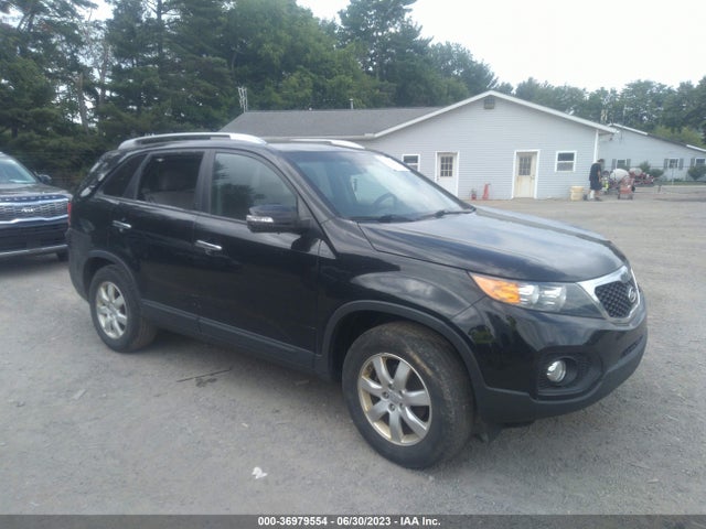 2013 KIA SORENTO LX VIN: 5XYKT3A62DG408181