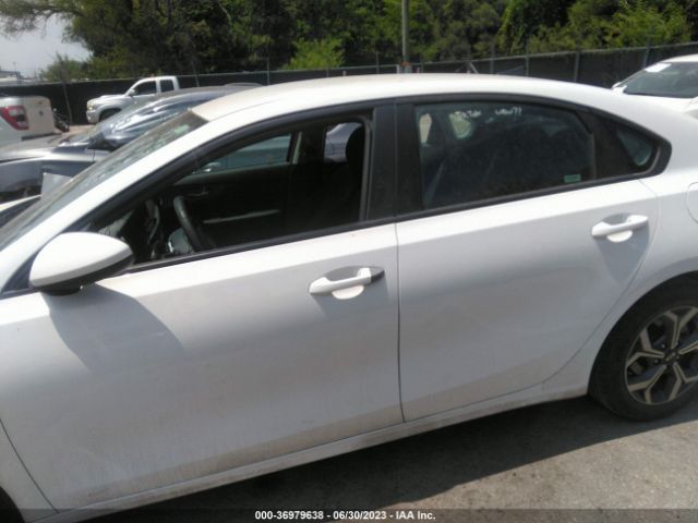 3KPF24AD9ME340273 KIA Forte Lxs