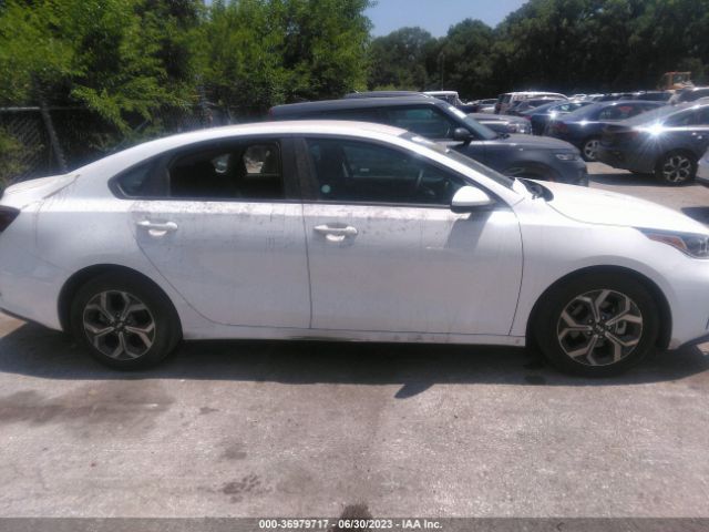 3KPF24AD8ME362992 KIA Forte Lxs