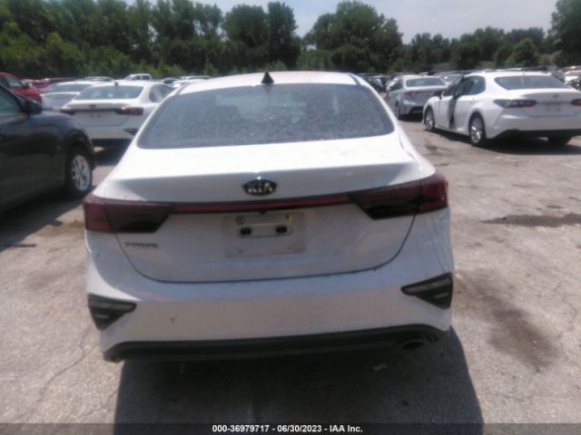 3KPF24AD8ME362992 KIA Forte Lxs