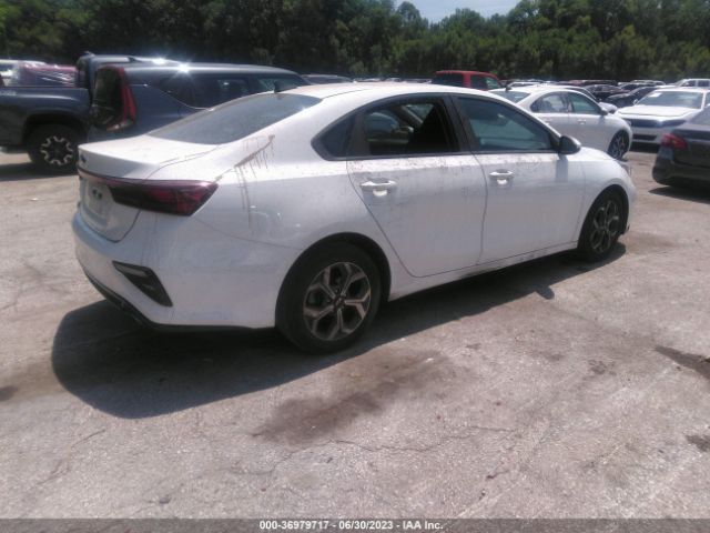 3KPF24AD8ME362992 KIA Forte Lxs
