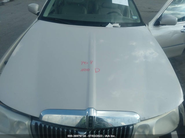 2000 LINCOLN TOWN CAR CARTIER VIN: 1LNHM83W2YY827805