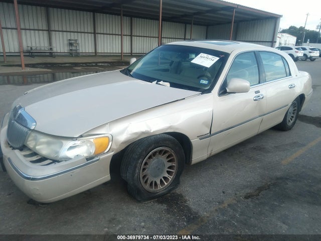 2000 LINCOLN TOWN CAR CARTIER VIN: 1LNHM83W2YY827805