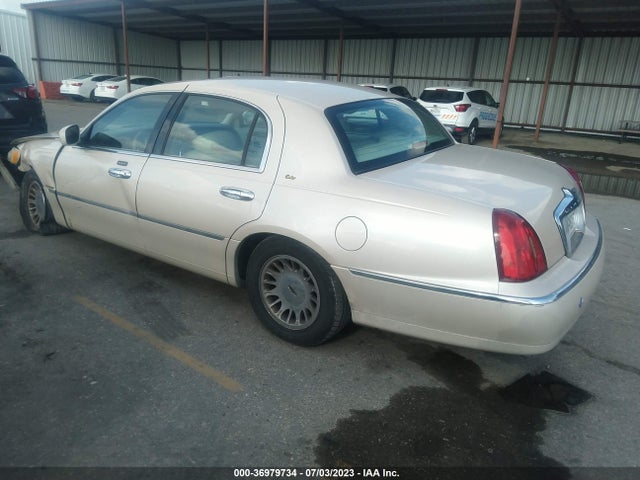 2000 LINCOLN TOWN CAR CARTIER VIN: 1LNHM83W2YY827805