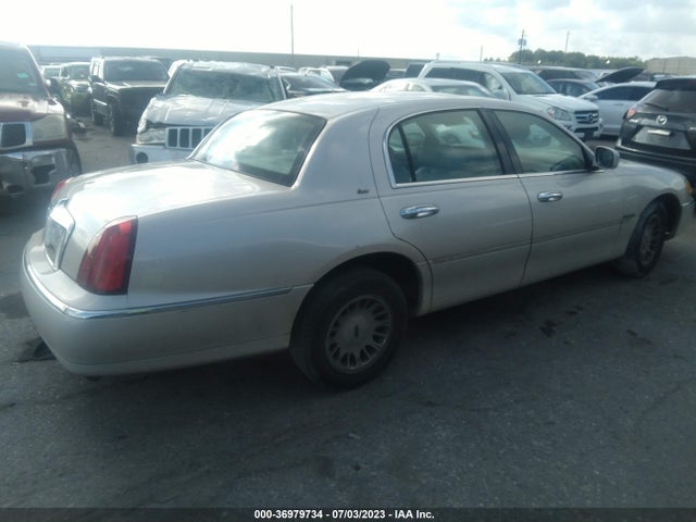 2000 LINCOLN TOWN CAR CARTIER VIN: 1LNHM83W2YY827805