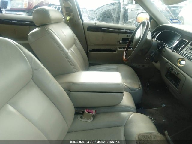 2000 LINCOLN TOWN CAR CARTIER VIN: 1LNHM83W2YY827805