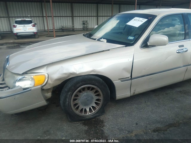 2000 LINCOLN TOWN CAR CARTIER VIN: 1LNHM83W2YY827805