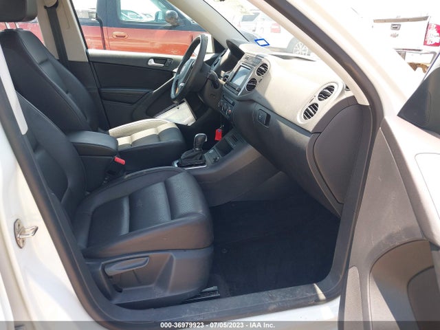 WVGBV7AX5HK010517 Volkswagen TIGUAN