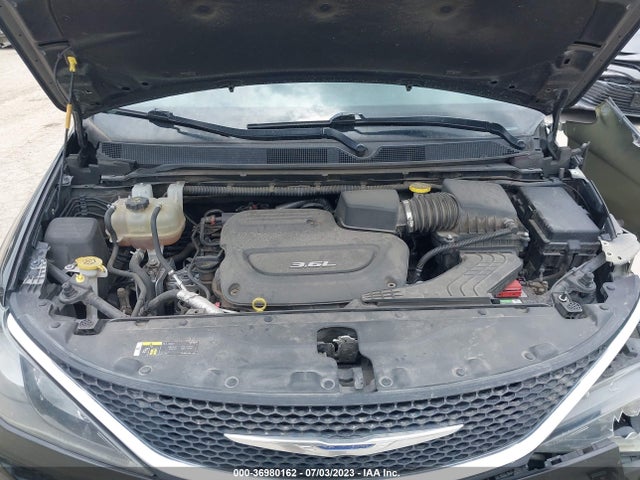 2C4RC1DG8JR168102 Chrysler Pacifica Touring
