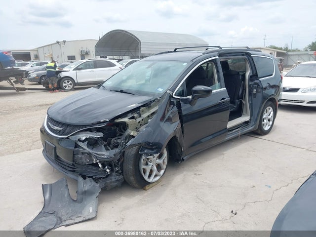 2C4RC1DG8JR168102 Chrysler Pacifica Touring