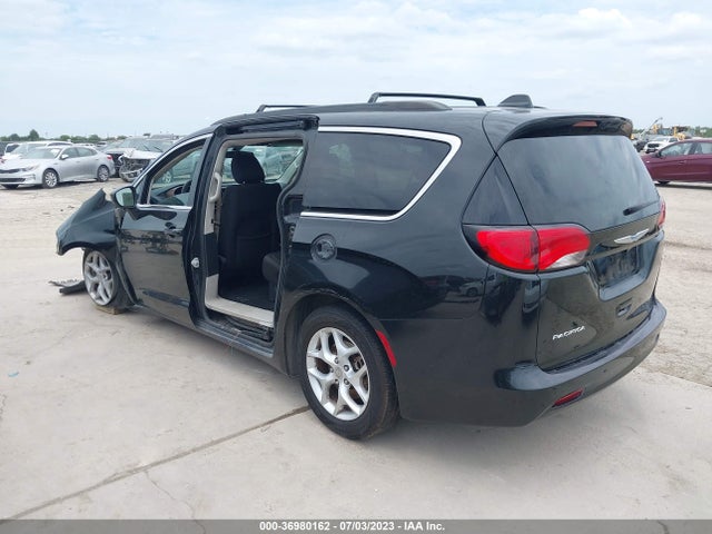 2C4RC1DG8JR168102 Chrysler Pacifica Touring