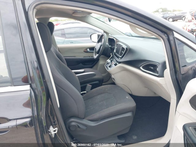 2C4RC1DG8JR168102 Chrysler Pacifica Touring