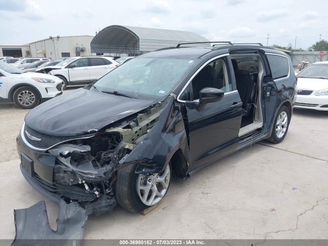 2C4RC1DG8JR168102 Chrysler Pacifica Touring