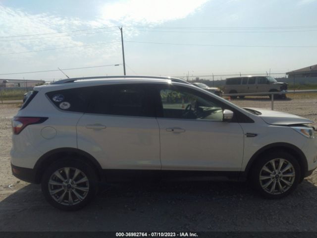 1FMCU9JD5HUE08758 Ford Escape Titanium