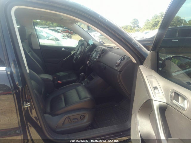 WVGTV7AX7HK027243 Volkswagen Tiguan Sport