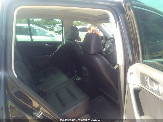 WVGTV7AX7HK027243 Volkswagen Tiguan Sport