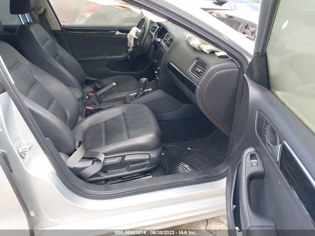 3VWL07AJ5GM217044 Volkswagen Jetta Sedan 1.8t Sel