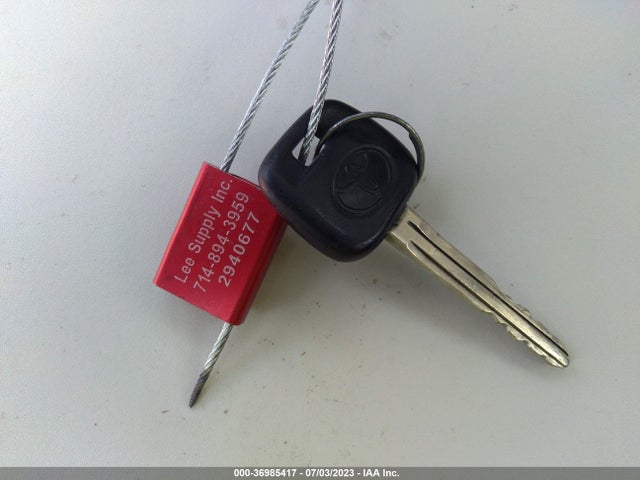 2003 TOYOTA MATRIX STD/XR VIN: 2T1KR32E73C045214