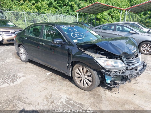 2014 1HGCR2F70EA093057 main image