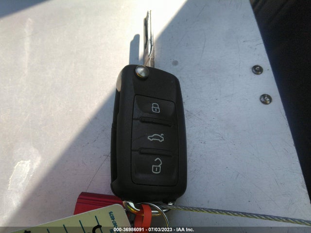 2011 VOLKSWAGEN JETTA SEDAN SE VIN: 3VWDX7AJ8BM352995