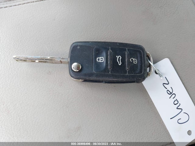 1VWAT7A34HC047956 Volkswagen Passat 1.8t S