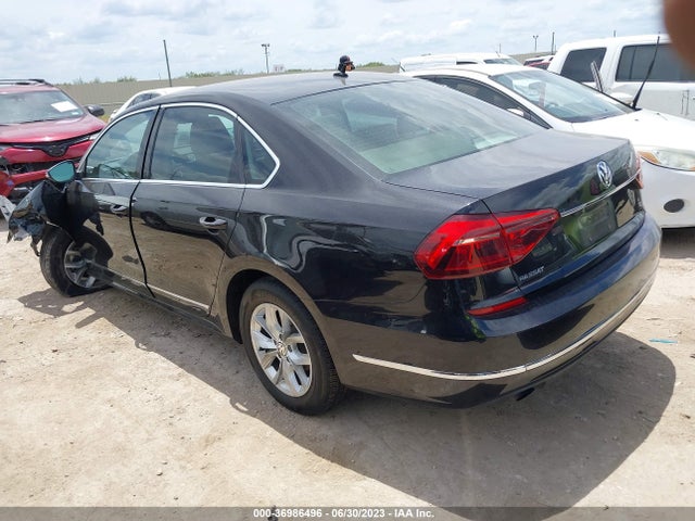 1VWAT7A34HC047956 Volkswagen Passat 1.8t S