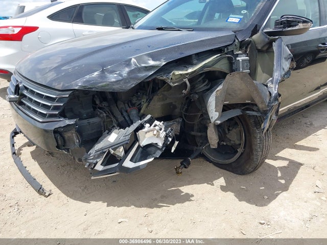 1VWAT7A34HC047956 Volkswagen Passat 1.8t S