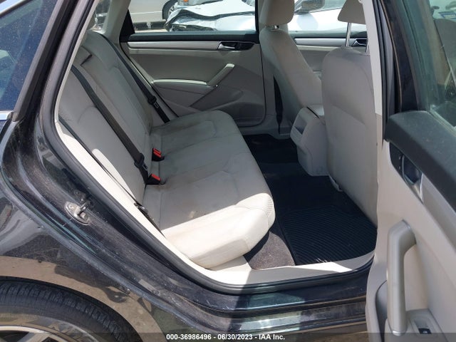 1VWAT7A34HC047956 Volkswagen Passat 1.8t S