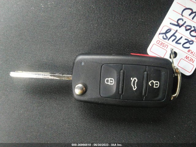 2015 VOLKSWAGEN TIGUAN S VIN: WVGAV7AX5FW613369